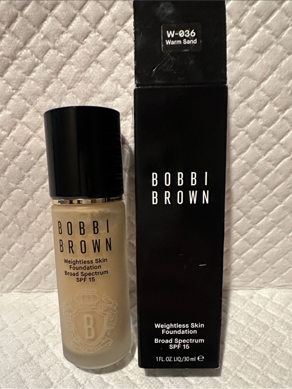 Bobbi Brown Weightless Skin Foundation - Warm Sand W-036
